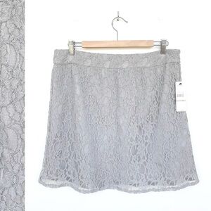 LAUNDRY BY Shelli Segal Lace Mini Skirt Satin Lining Gray Side Zipper Closure